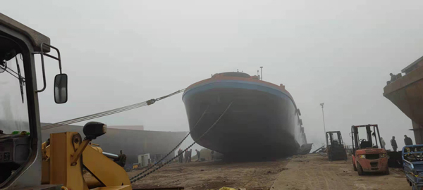 恭喜李老板船只下河，船號(hào)（四航258）